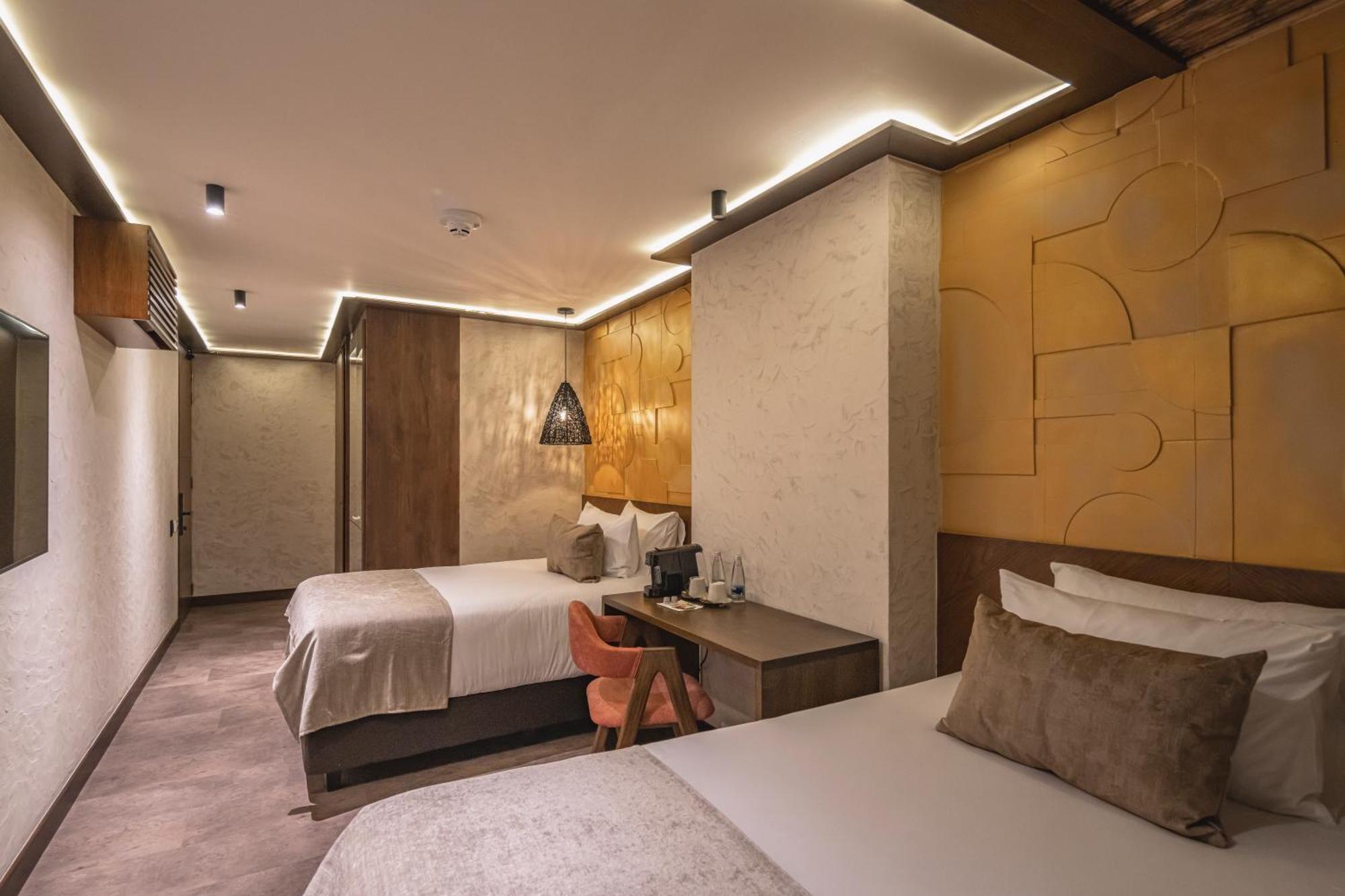 Golden Valley Hotel Medellin Bagian luar foto