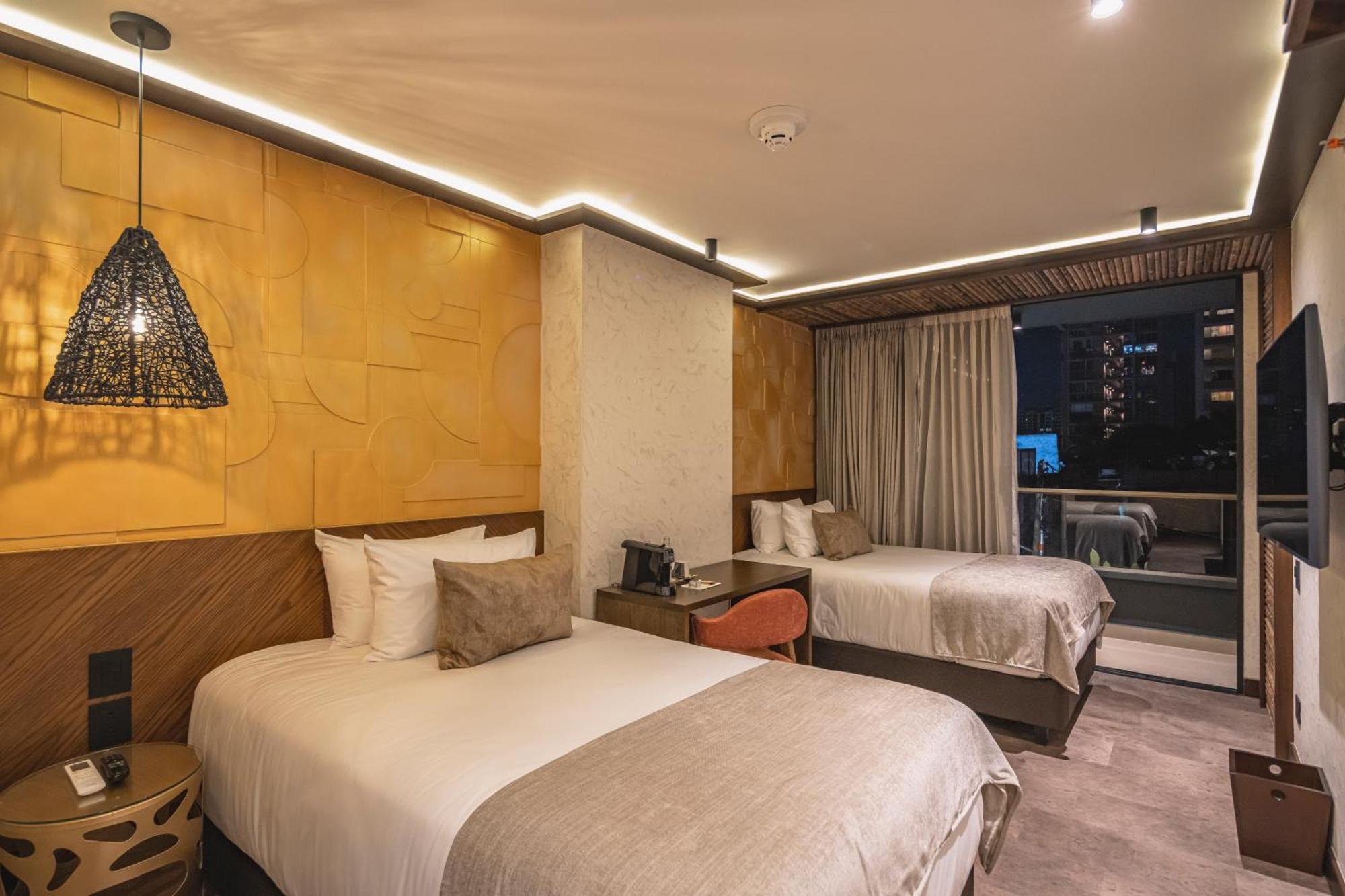 Golden Valley Hotel Medellin Bagian luar foto