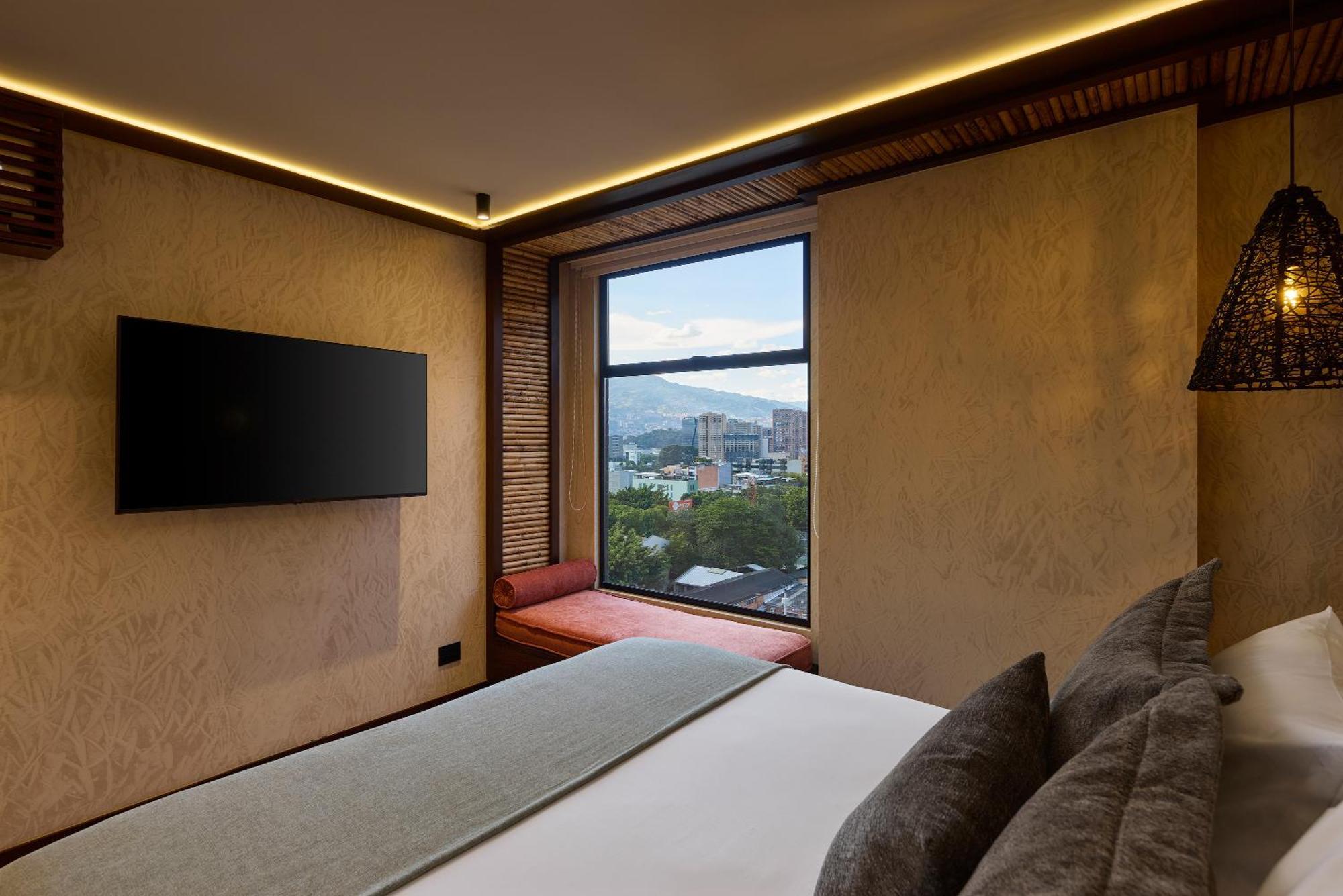 Golden Valley Hotel Medellin Bagian luar foto