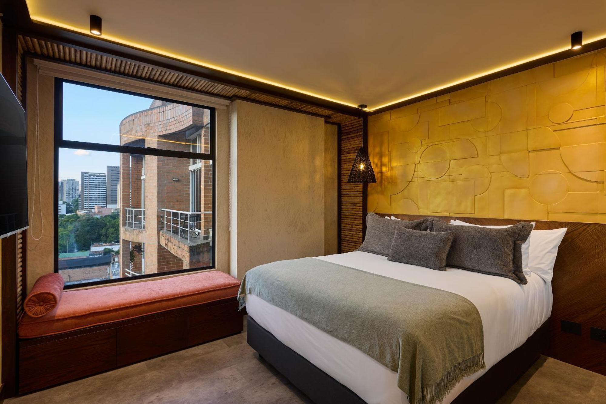 Golden Valley Hotel Medellin Bagian luar foto