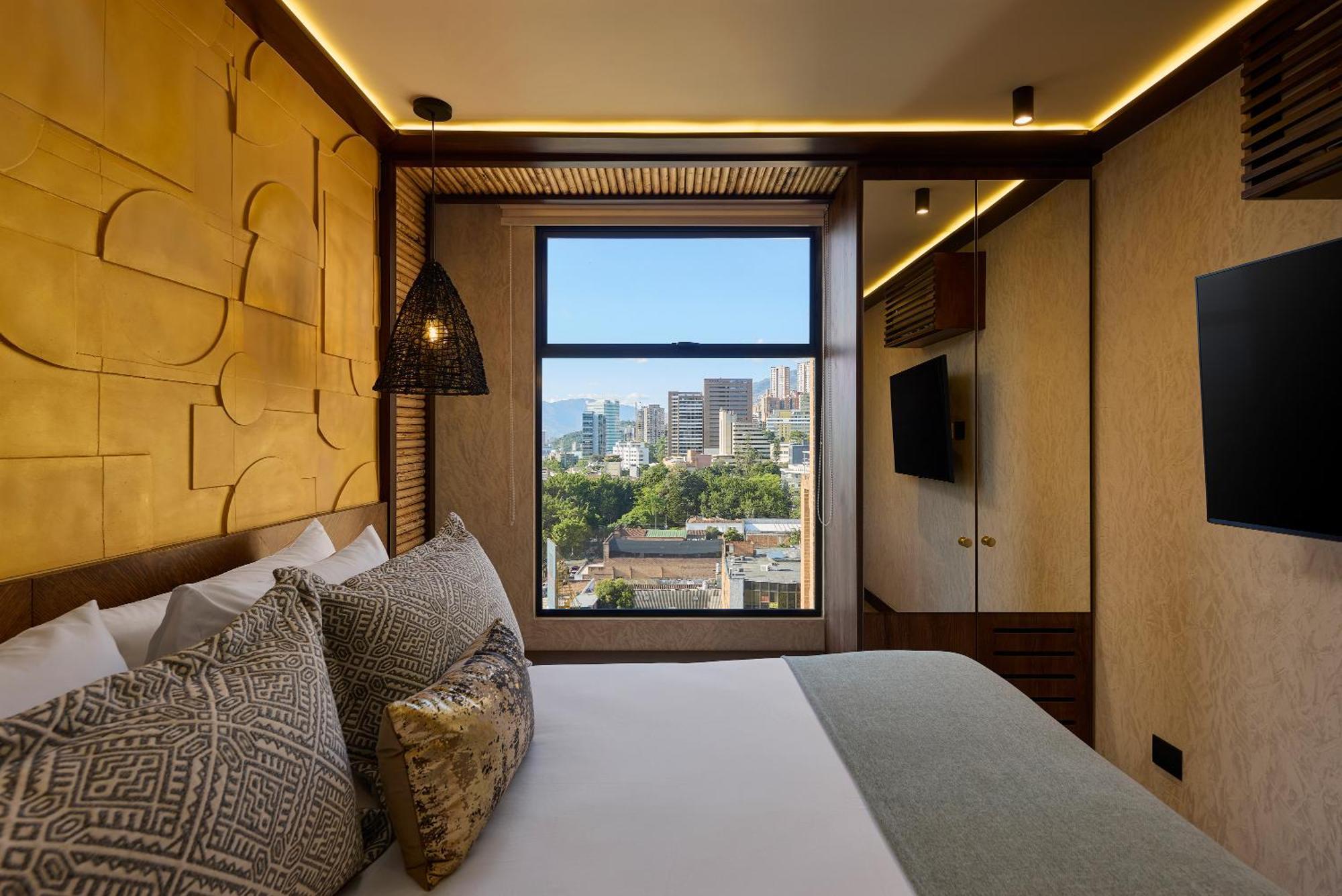 Golden Valley Hotel Medellin Bagian luar foto