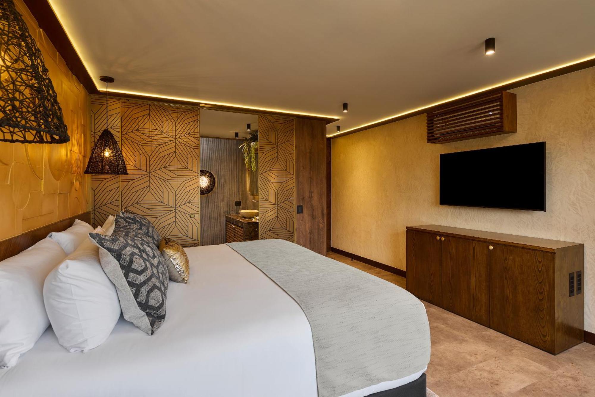 Golden Valley Hotel Medellin Bagian luar foto