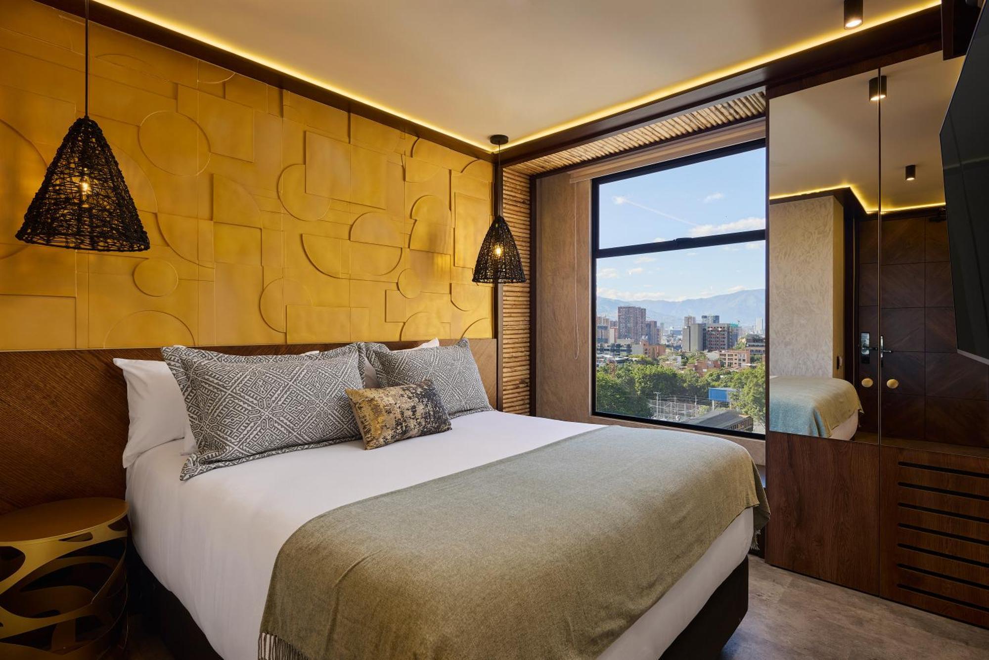 Golden Valley Hotel Medellin Bagian luar foto