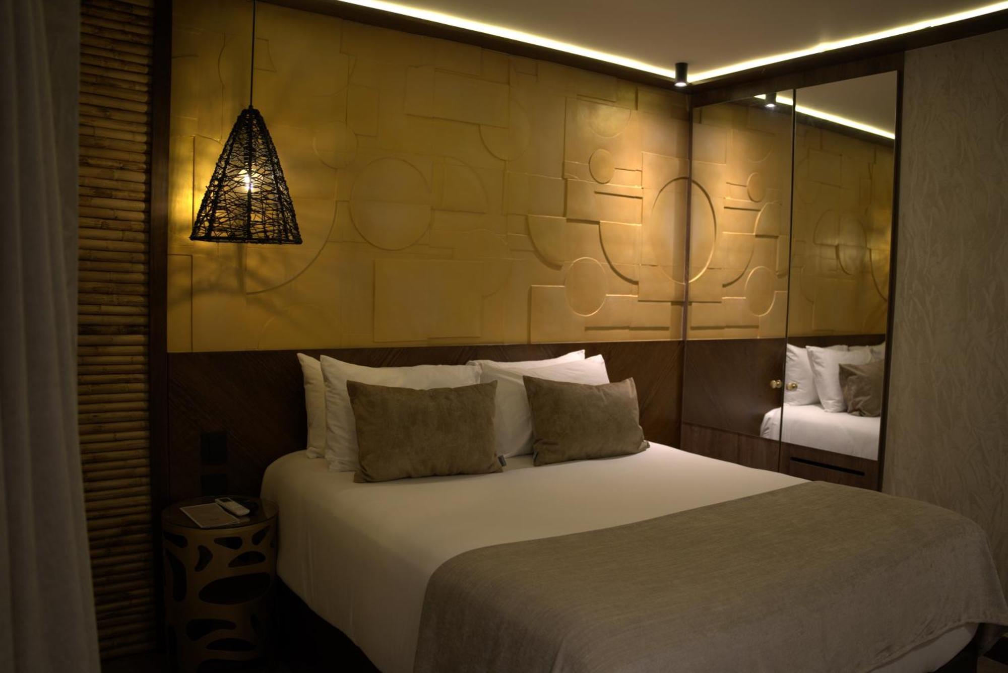 Golden Valley Hotel Medellin Bagian luar foto